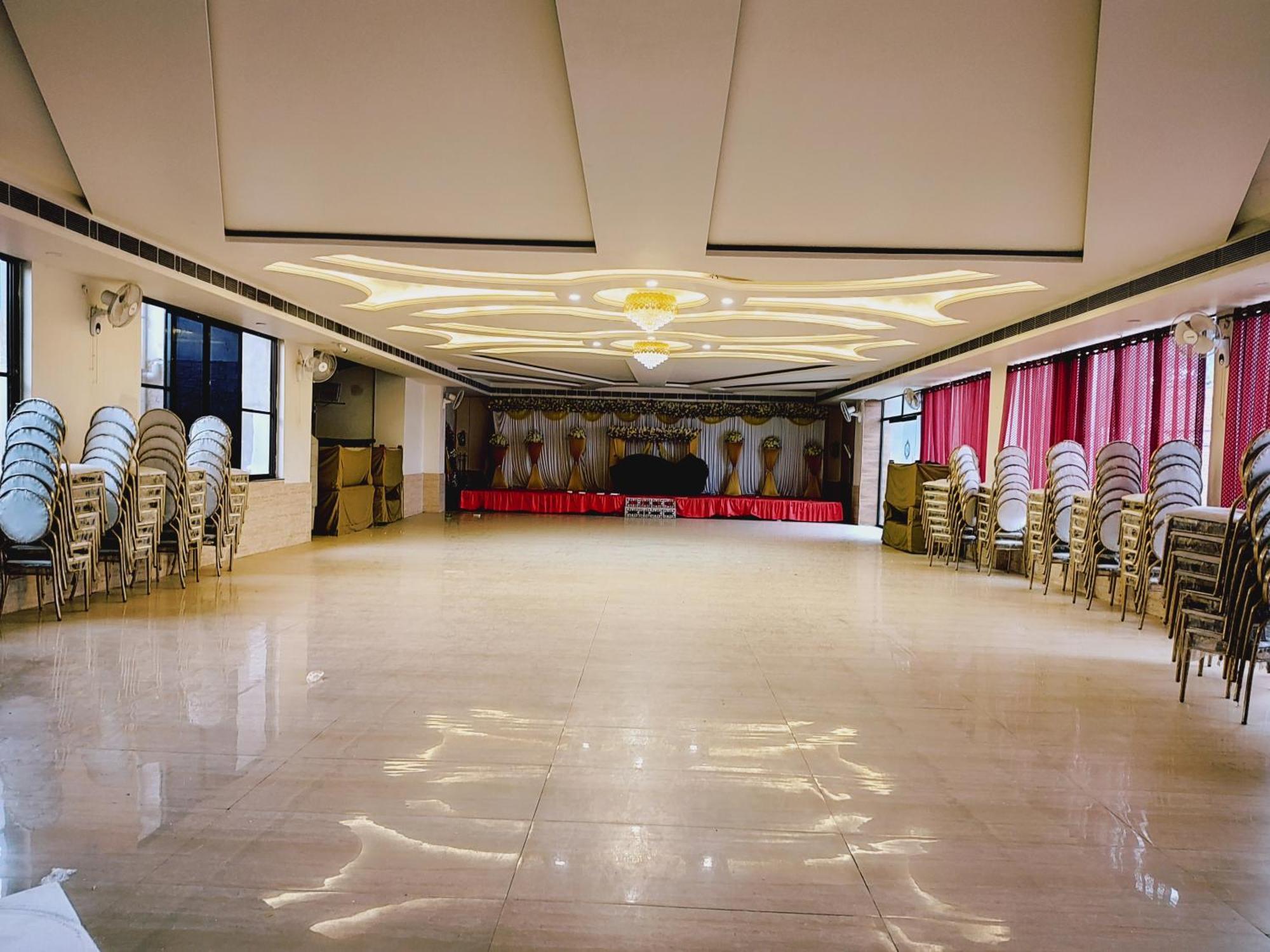 Elegance Hotel And Banquet Ayodhya Exterior foto