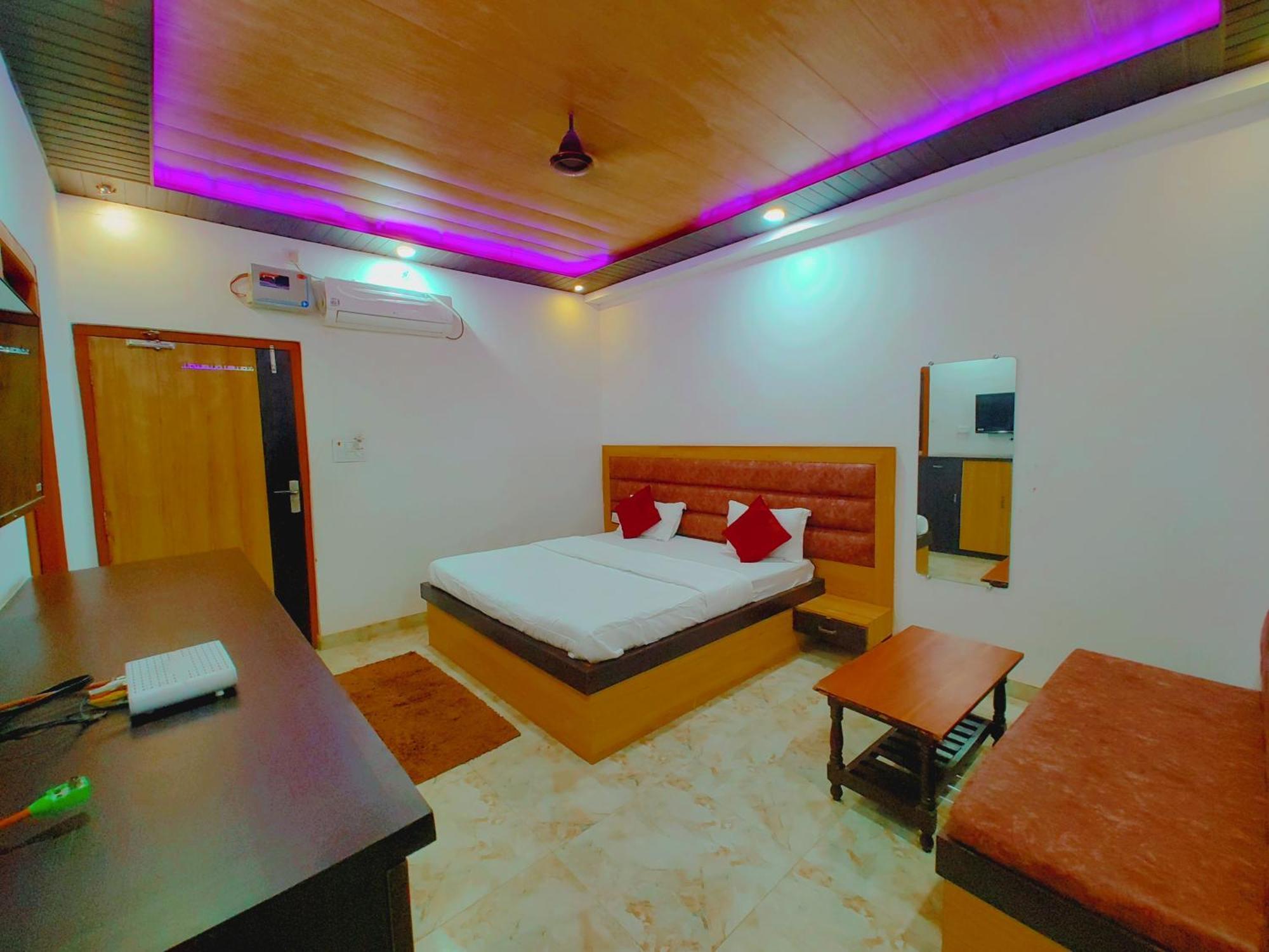 Elegance Hotel And Banquet Ayodhya Exterior foto