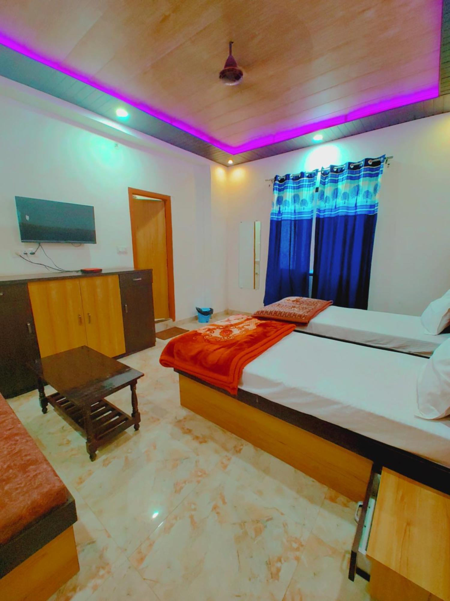 Elegance Hotel And Banquet Ayodhya Exterior foto