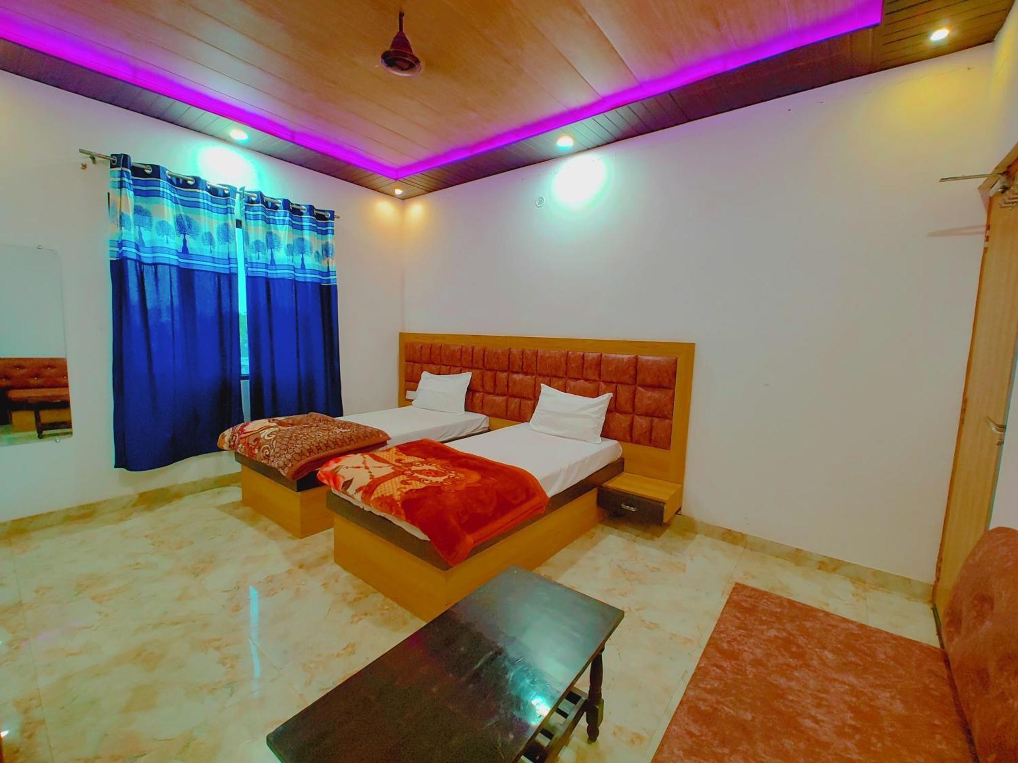 Elegance Hotel And Banquet Ayodhya Exterior foto