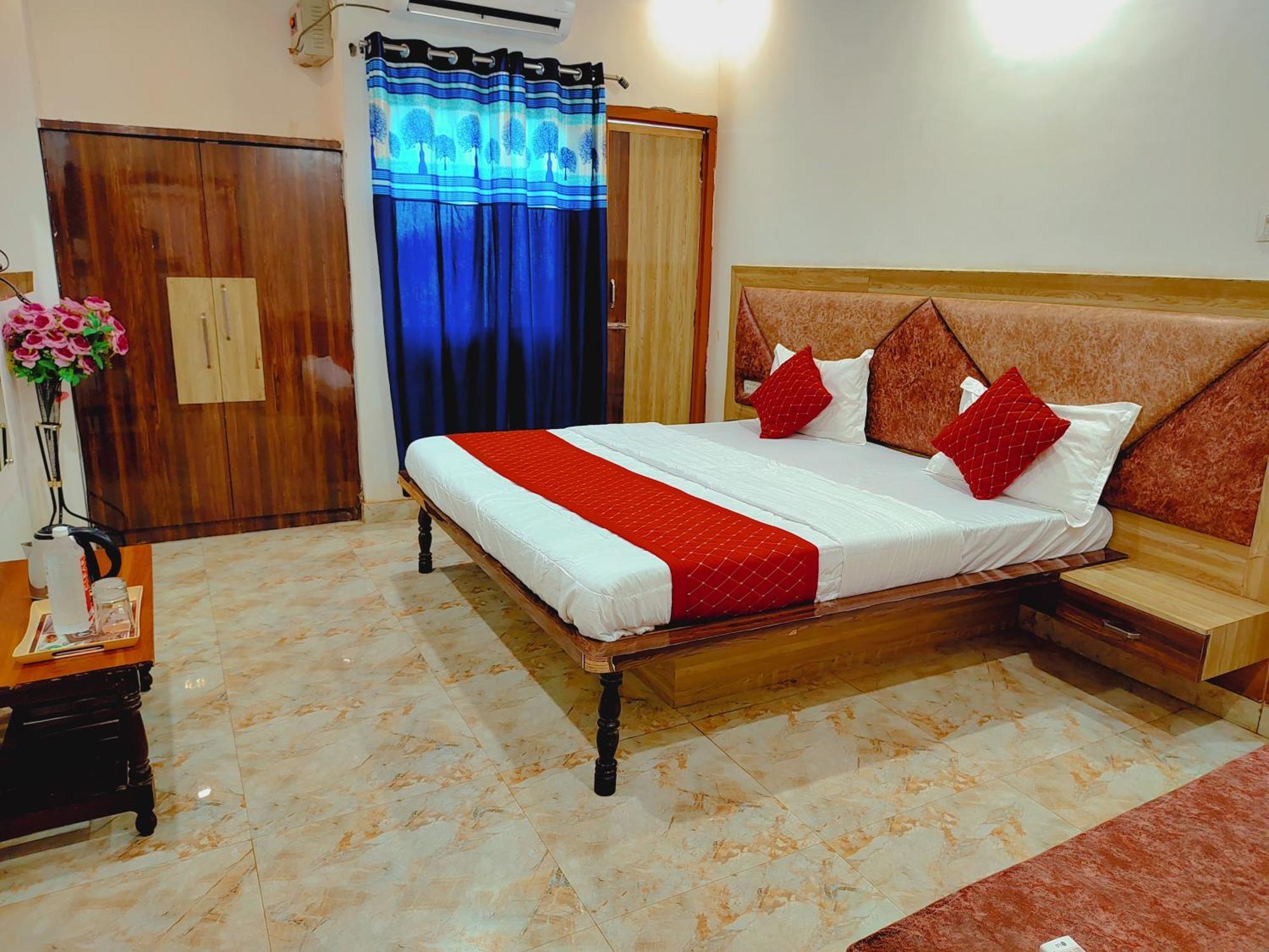 Elegance Hotel And Banquet Ayodhya Exterior foto