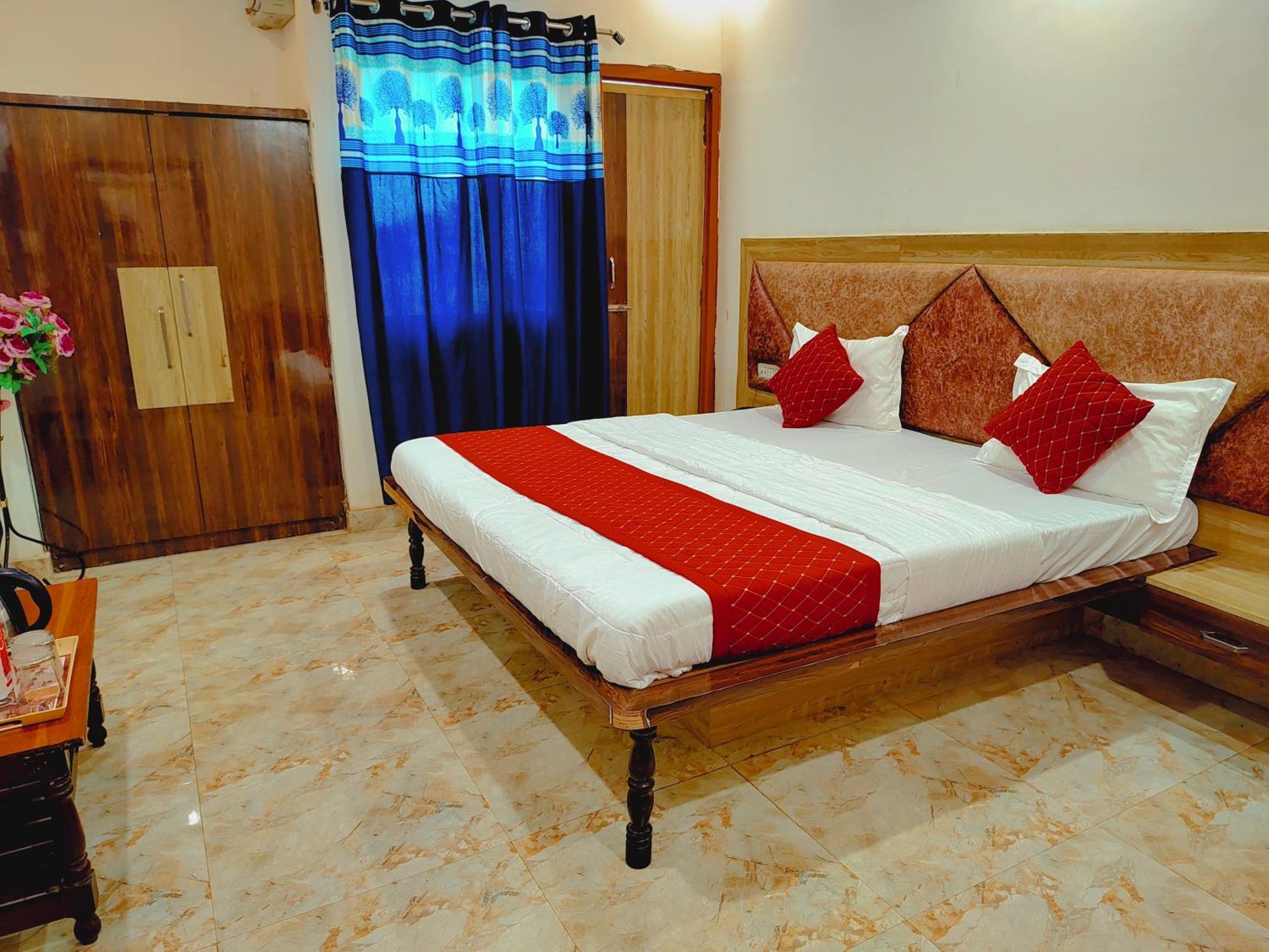 Elegance Hotel And Banquet Ayodhya Exterior foto
